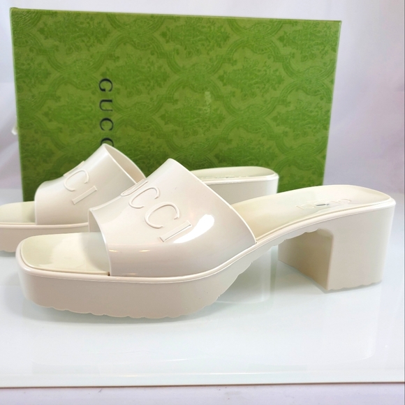 NIB $450 Gucci Logo Women's White Rubber Slide Slip-on Sandals Mules Sz 38 - Picture 6 of 13